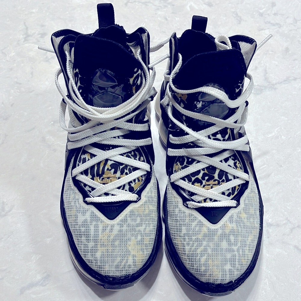 LeBron 19 EP Leopard Men’s 6.5 Fits Women 8 New Without Box